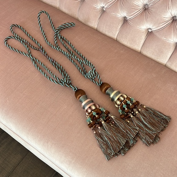 SET OF 2 DRAPE TIES WITH TASSELS - Picture 6 of 17